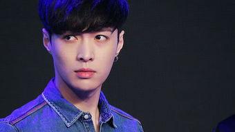 八卦张艺兴,揭秘流量小生的成长之路