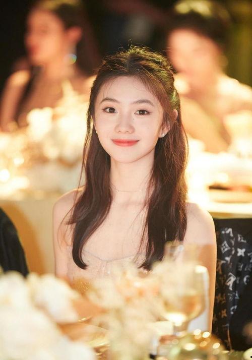 戴萌图片,光影交织下的青春偶像